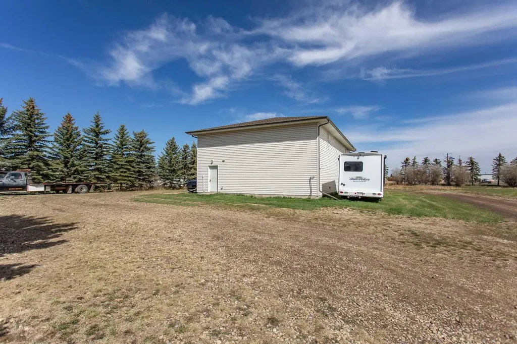 4504 45 Avenue Lacombe AB T4L1W3