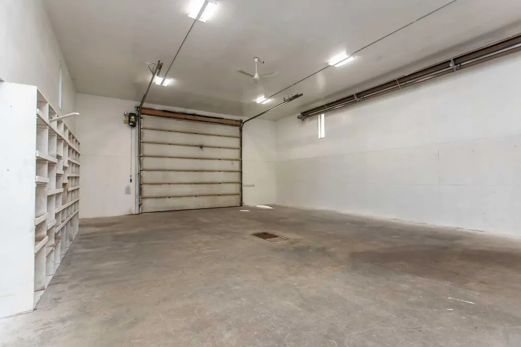 4504 45 Avenue Lacombe AB T4L1W3