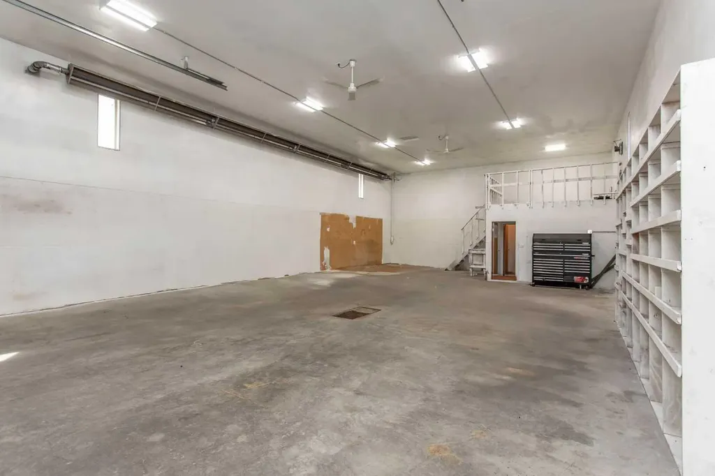 4504 45 Avenue Lacombe AB T4L1W3
