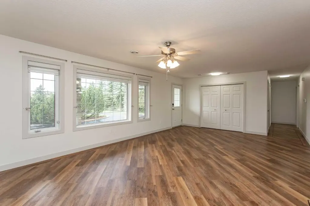 4504 45 Avenue Lacombe AB T4L1W3