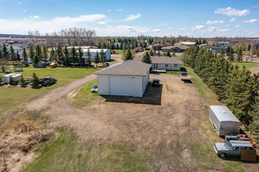 4504 45 Avenue Lacombe AB T4L1W3