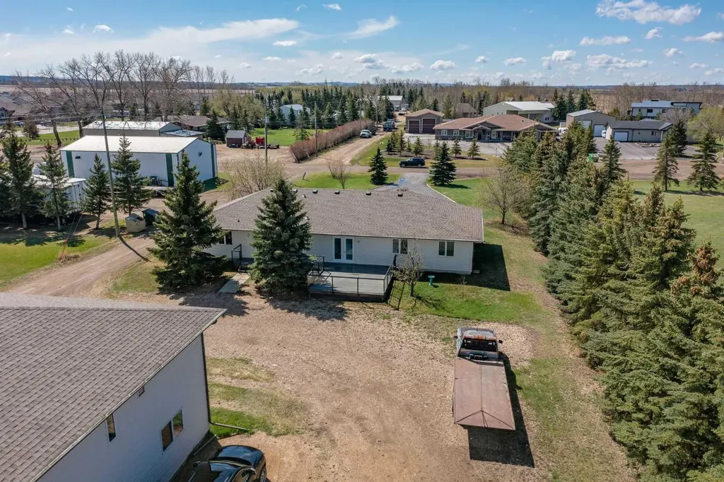 4504 45 Avenue Lacombe AB T4L1W3
