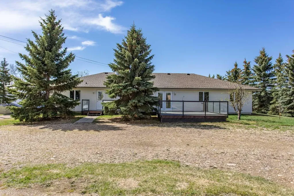 4504 45 Avenue Lacombe AB T4L1W3