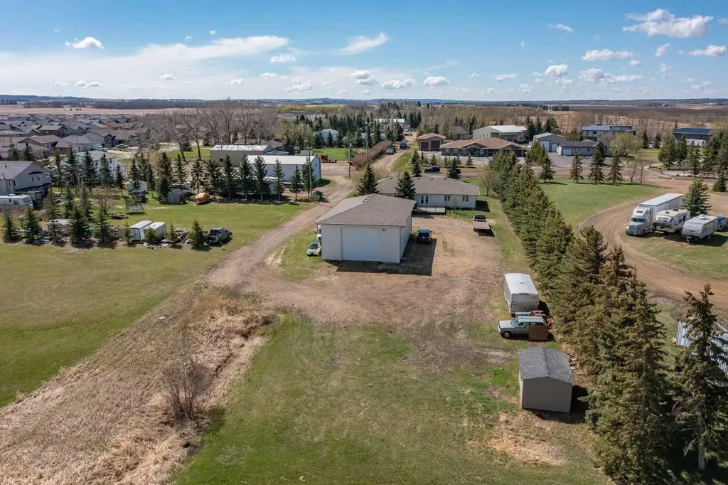 4504 45 Avenue Lacombe AB T4L1W3