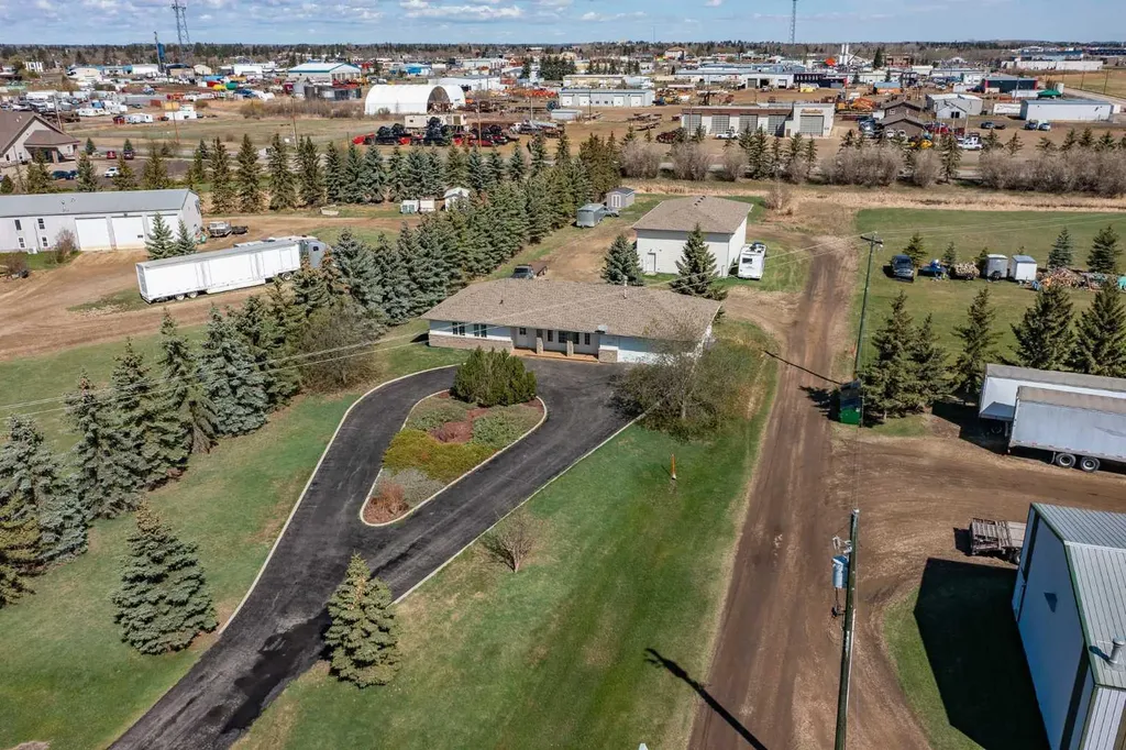 4504 45 Avenue Lacombe AB T4L1W3