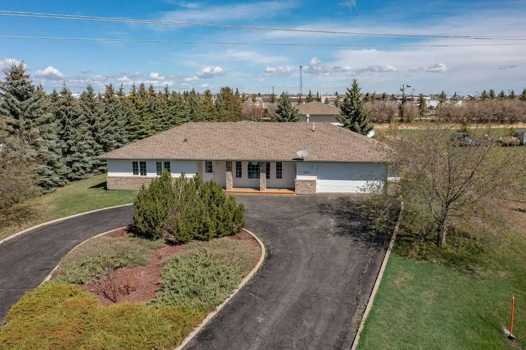 4504 45 Avenue Lacombe AB T4L1W3