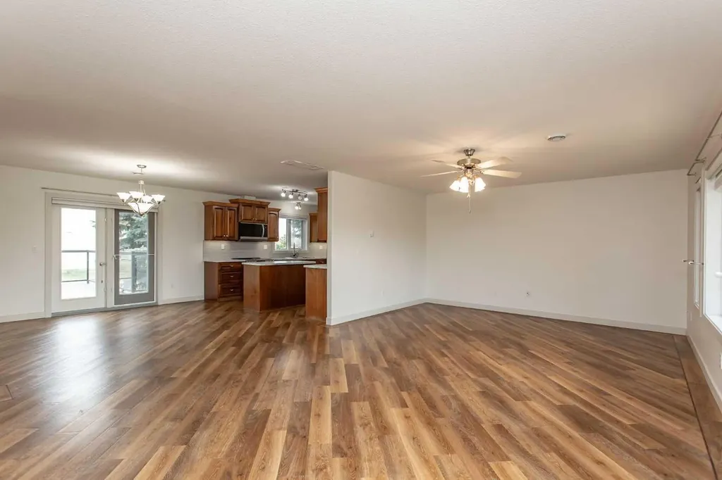 4504 45 Avenue Lacombe AB T4L1W3