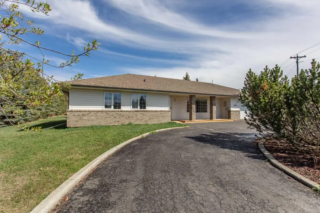 4504 45 Avenue Lacombe AB T4L1W3