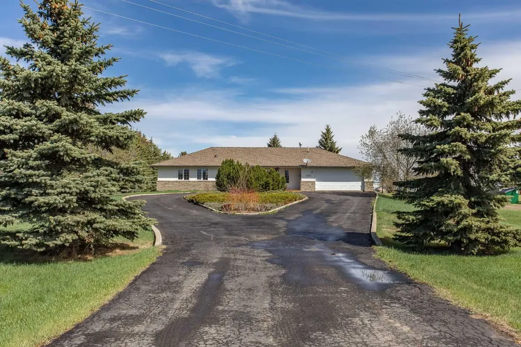 4504 45 Avenue Lacombe AB T4L1W3