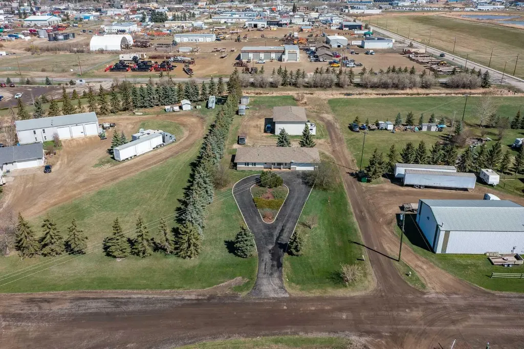4504 45 Avenue Lacombe AB T4L1W3