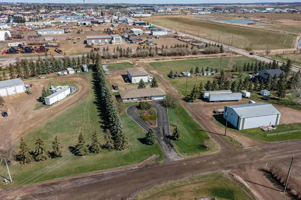 4504 45 Avenue Lacombe AB T4L1W3