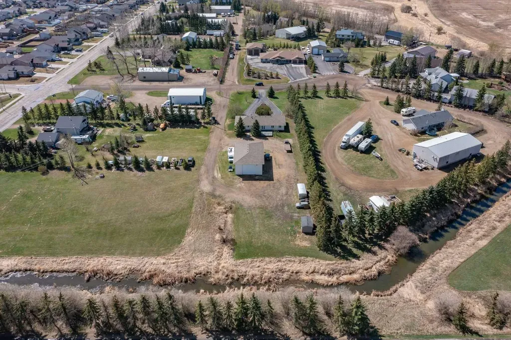 4504 45 Avenue Lacombe AB T4L1W3