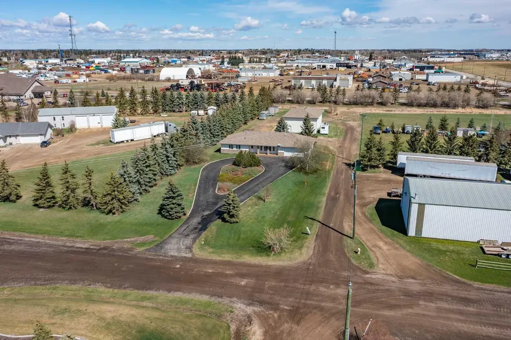4504 45 Avenue Lacombe AB T4L1W3