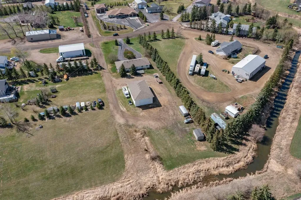 4504 45 Avenue Lacombe AB T4L1W3