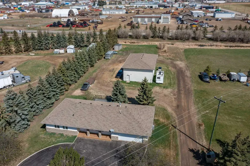 4504 45 Avenue Lacombe AB T4L1W3