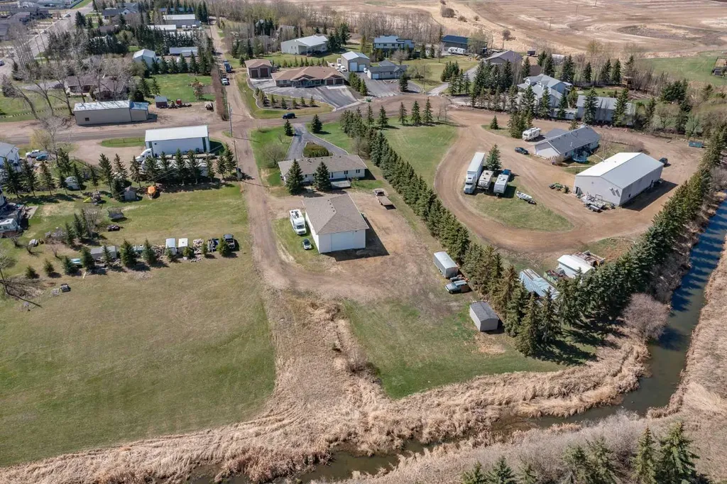 4504 45 Avenue Lacombe AB T4L1W3