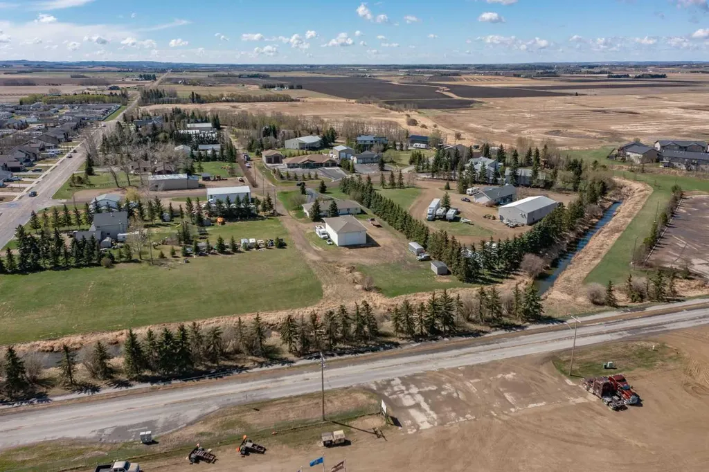 4504 45 Avenue Lacombe AB T4L1W3