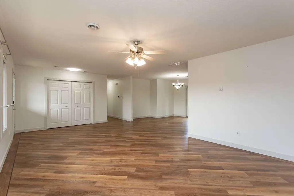 4504 45 Avenue Lacombe AB T4L1W3