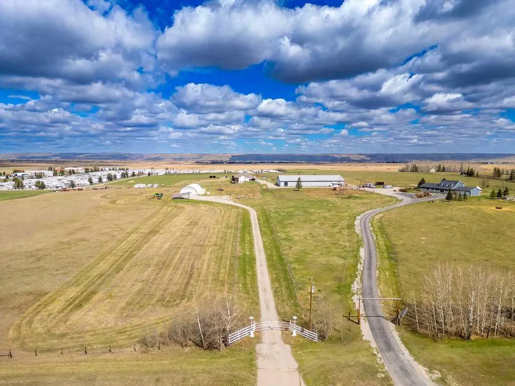 33066 Township Road 250 Rural Rocky View County AB T3Z 1L9