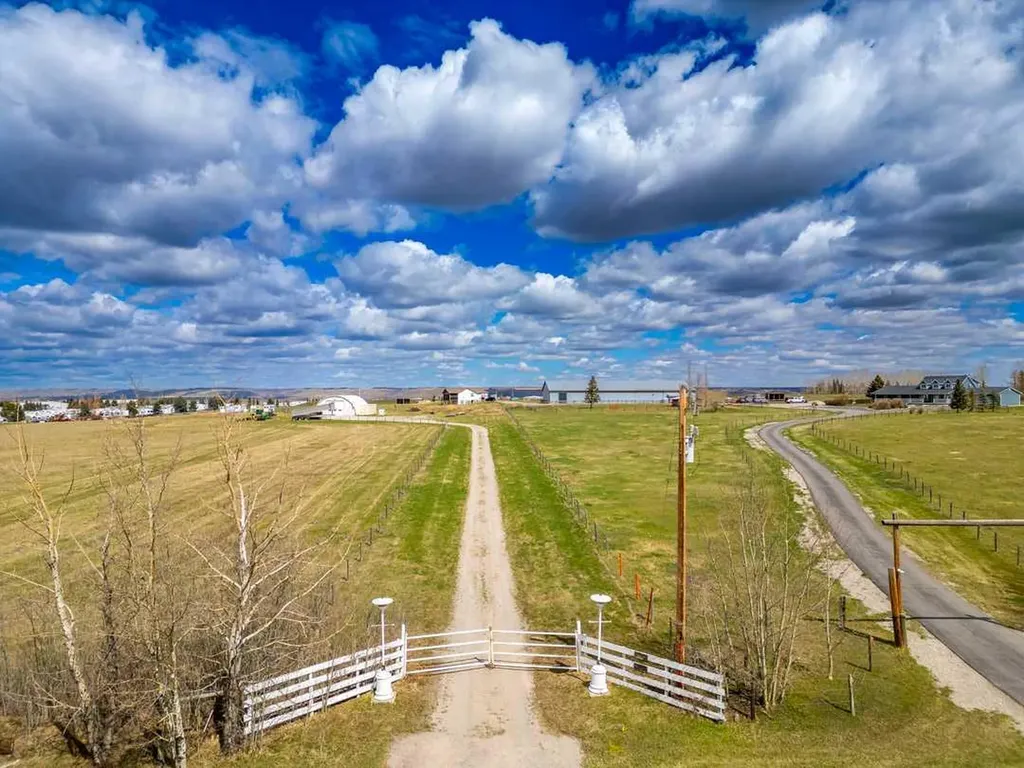 33066 Township Road 250 Rural Rocky View County AB T3Z 1L9