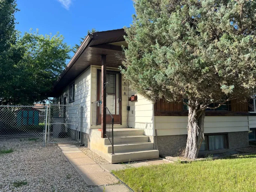 9318 70a Avenue Grande Prairie AB T8V 6C9