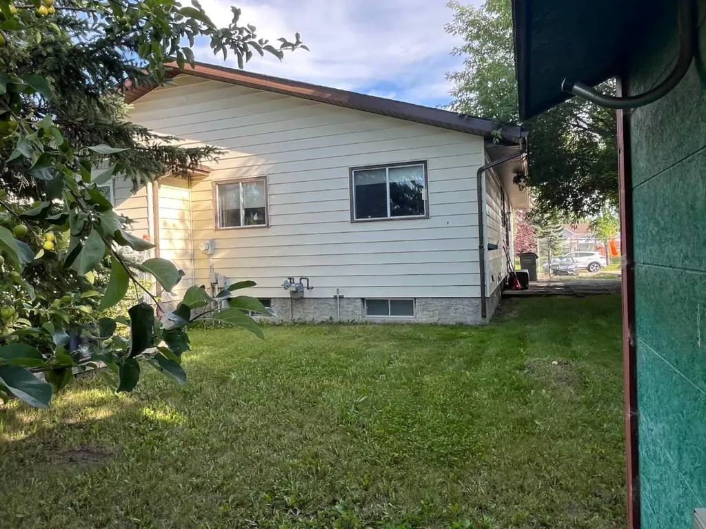 9318 70a Avenue Grande Prairie AB T8V 6C9