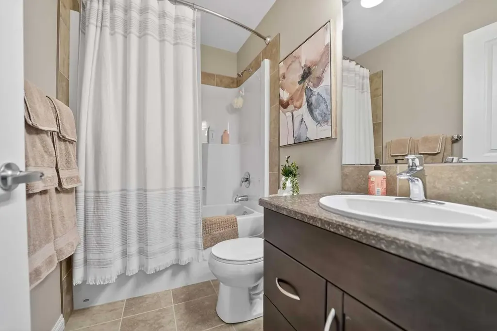709 Twinriver Loop W Lethbridge AB T1J 5E1
