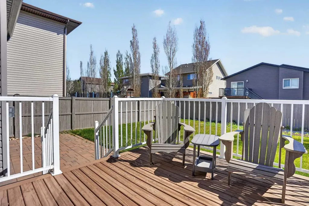 709 Twinriver Loop W Lethbridge AB T1J 5E1