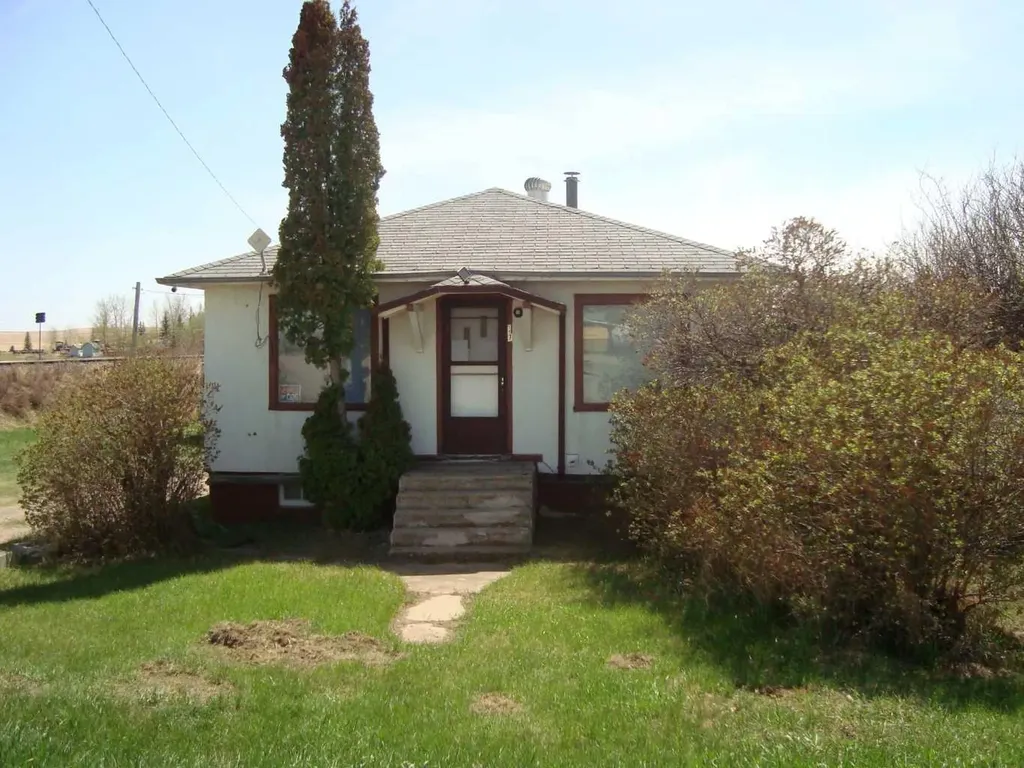 197 First Avenue Trochu AB T0M 2C0