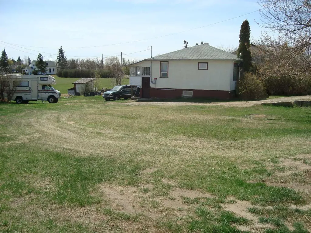197 First Avenue Trochu AB T0M 2C0