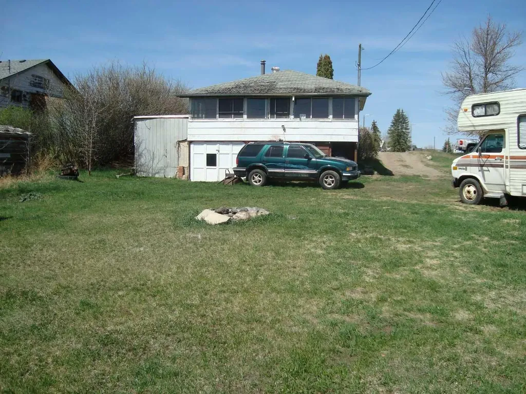 197 First Avenue Trochu AB T0M 2C0
