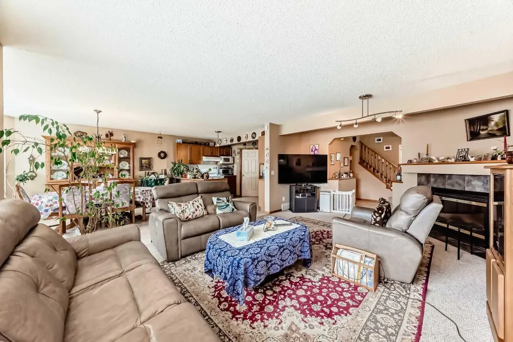 203 West Lakeview Circle Chestermere AB T1X1M5