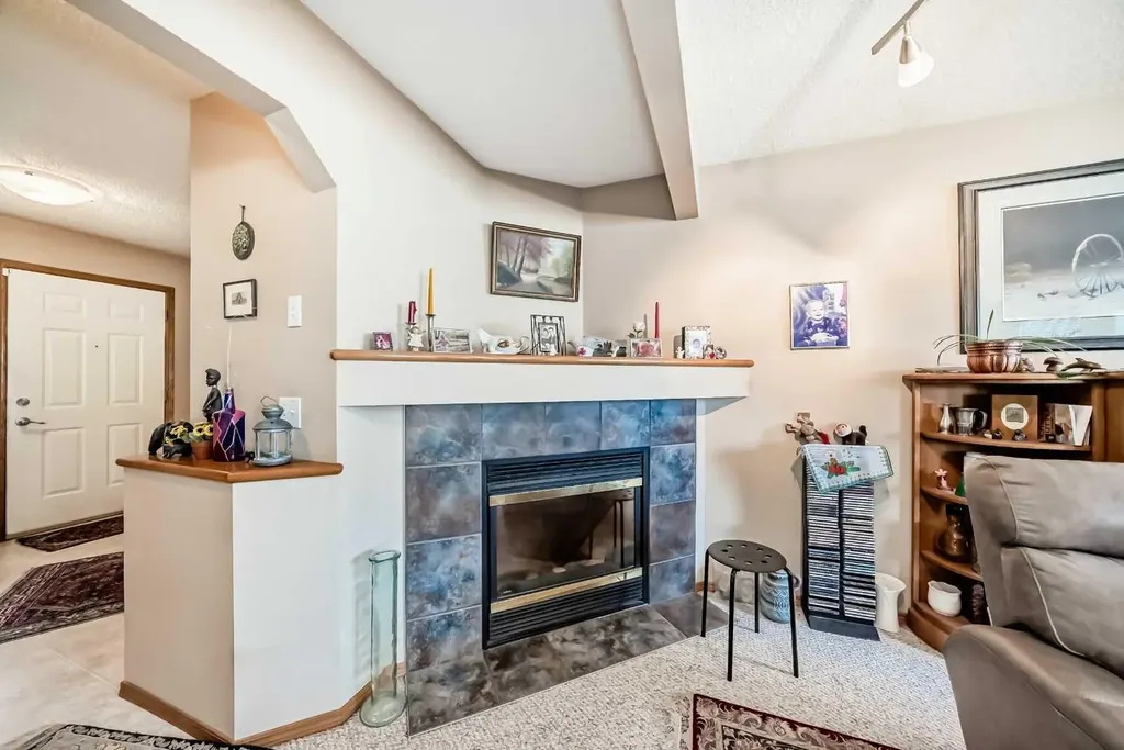 203 West Lakeview Circle Chestermere AB T1X1M5