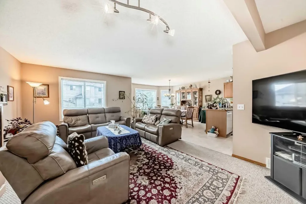 203 West Lakeview Circle Chestermere AB T1X1M5