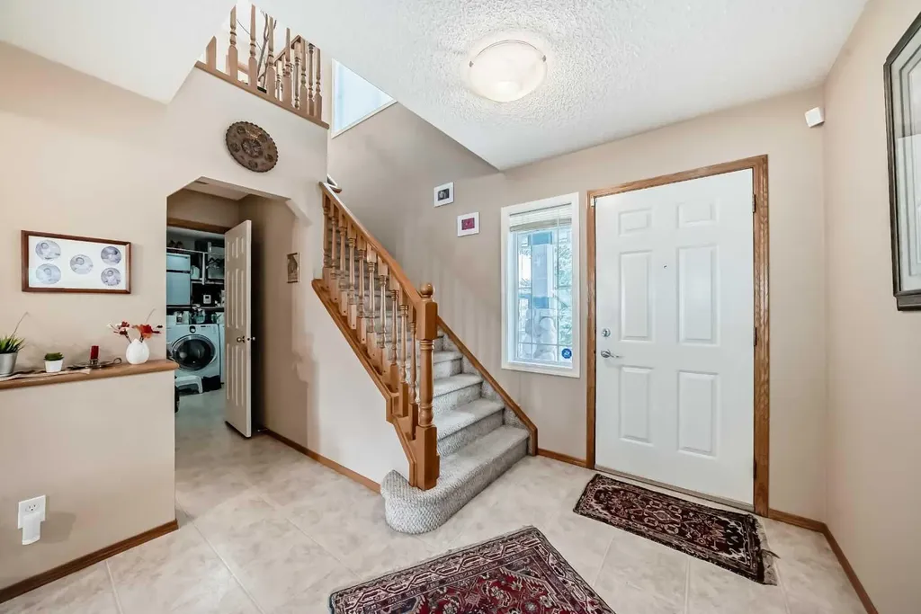 203 West Lakeview Circle Chestermere AB T1X1M5