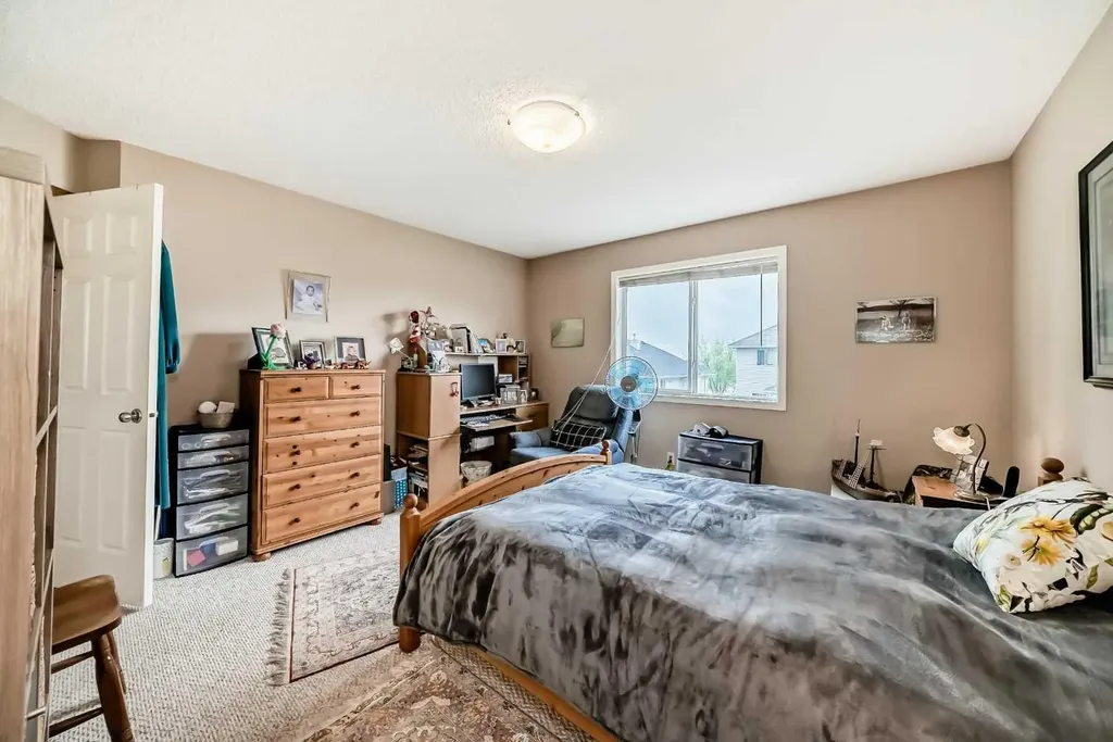 203 West Lakeview Circle Chestermere AB T1X1M5
