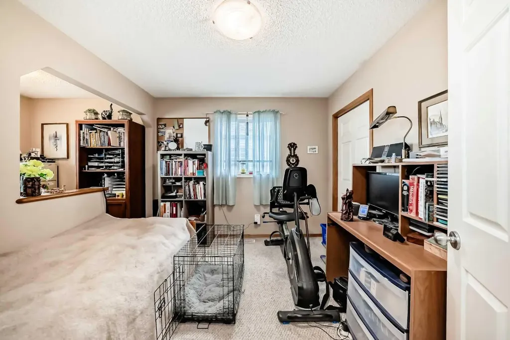 203 West Lakeview Circle Chestermere AB T1X1M5