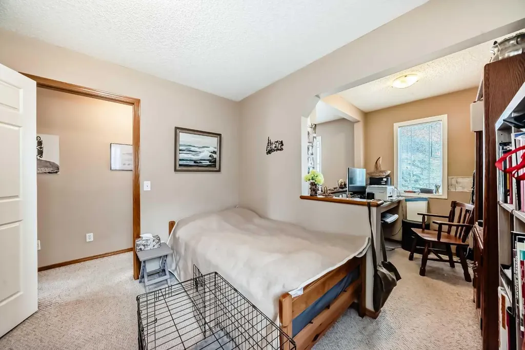 203 West Lakeview Circle Chestermere AB T1X1M5