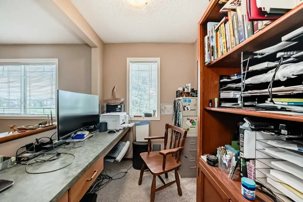 203 West Lakeview Circle Chestermere AB T1X1M5