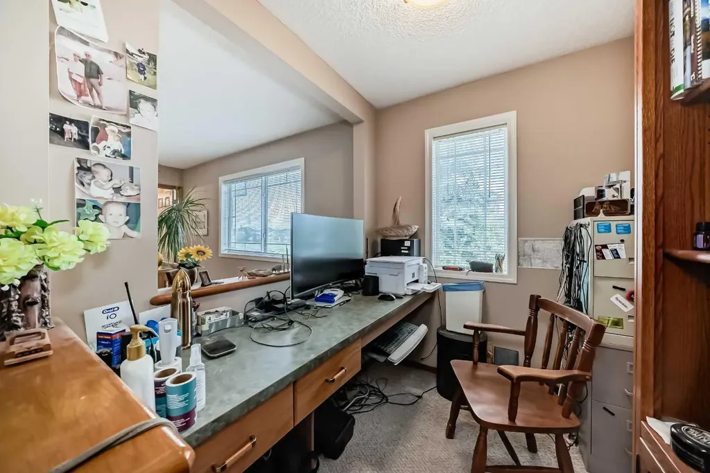 203 West Lakeview Circle Chestermere AB T1X1M5