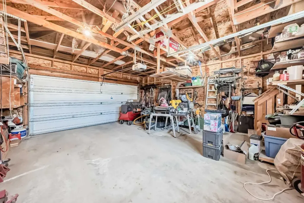 203 West Lakeview Circle Chestermere AB T1X1M5