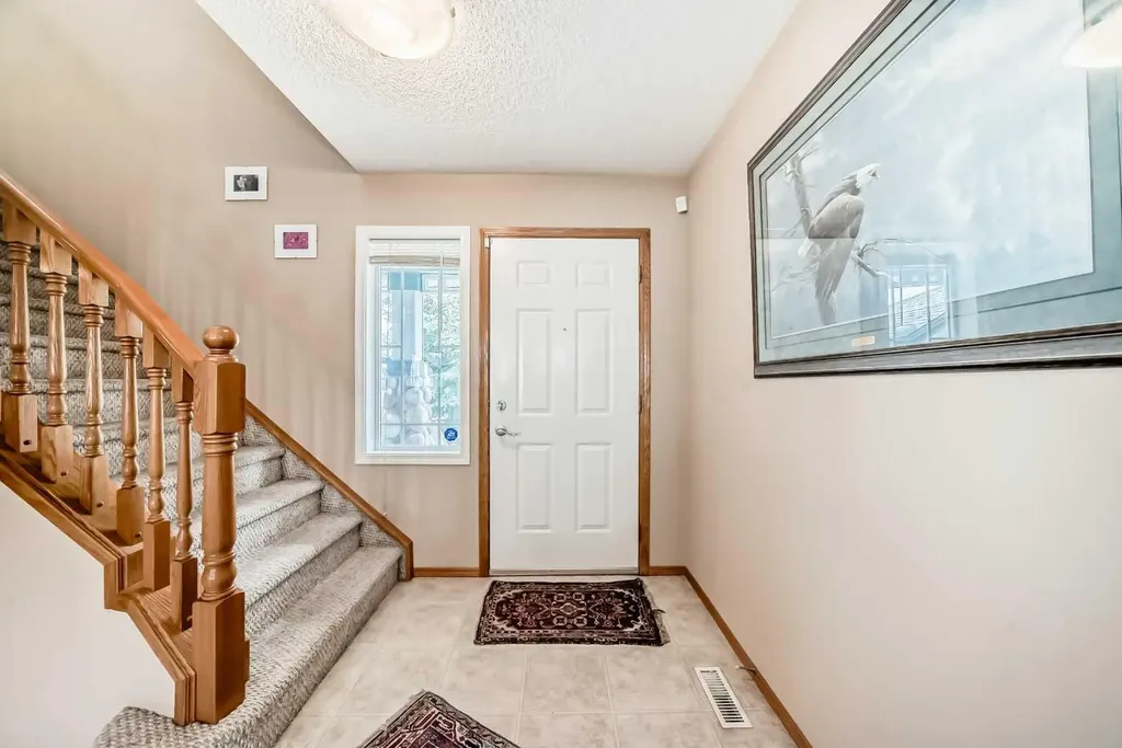 203 West Lakeview Circle Chestermere AB T1X1M5