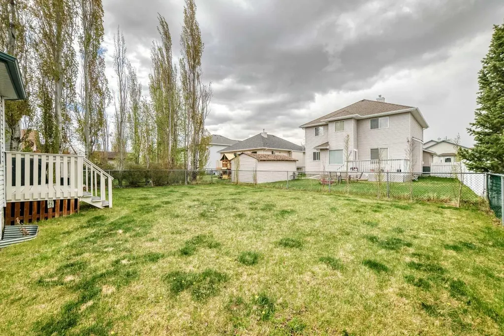 203 West Lakeview Circle Chestermere AB T1X1M5