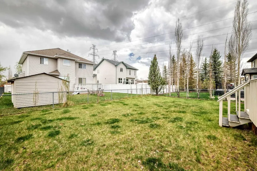 203 West Lakeview Circle Chestermere AB T1X1M5