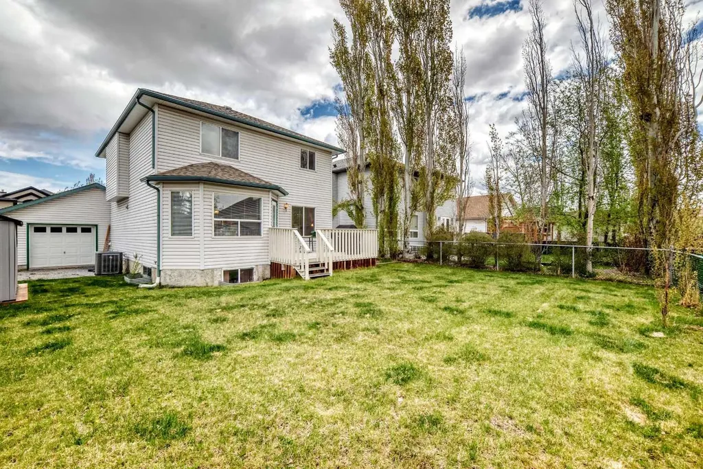 203 West Lakeview Circle Chestermere AB T1X1M5