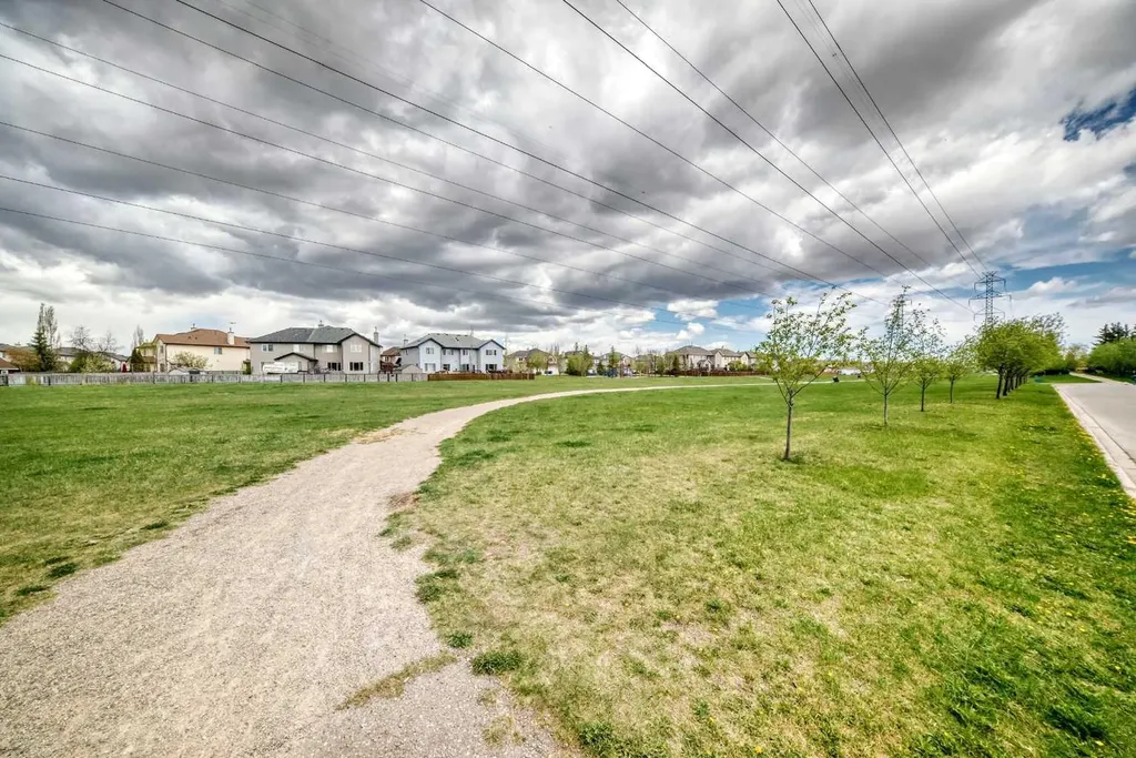 203 West Lakeview Circle Chestermere AB T1X1M5