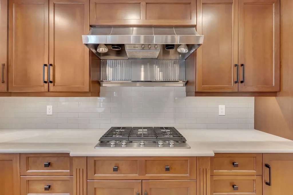 28 Woodacres Way SW Calgary AB T2W 4W3