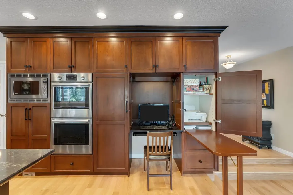 28 Woodacres Way SW Calgary AB T2W 4W3