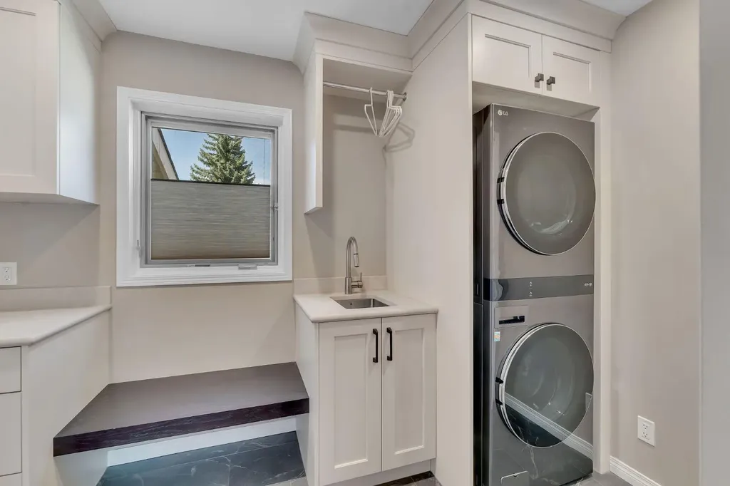 28 Woodacres Way SW Calgary AB T2W 4W3