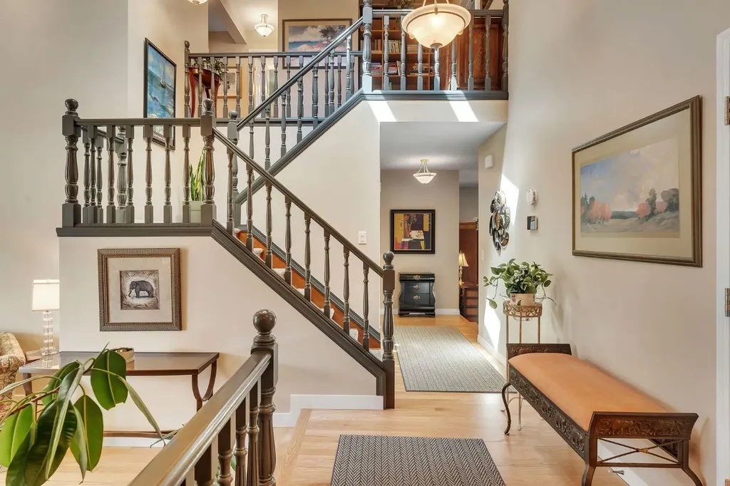 28 Woodacres Way SW Calgary AB T2W 4W3